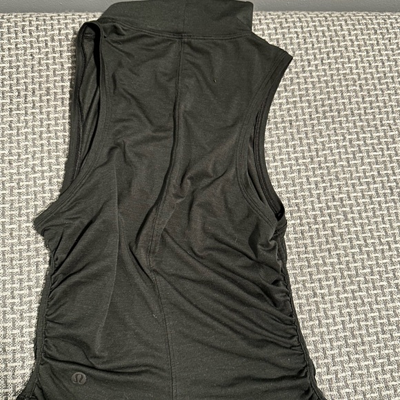 Lululemon See The Horizon Tank Sleeveless Turtleneck - Picture 3 of 7